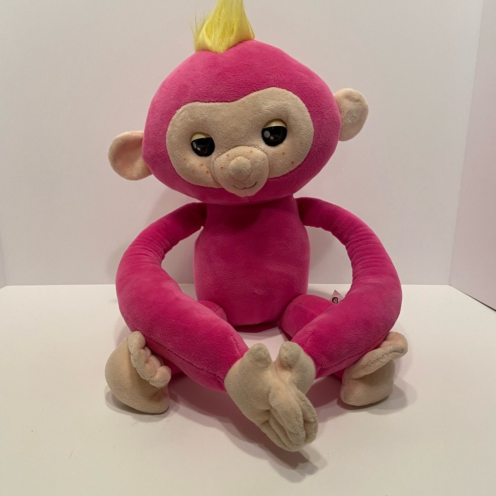 2018 Wow Wee Pink  FINGERLING Large Hugs Plush Interactive Monkey Toy W Freckles